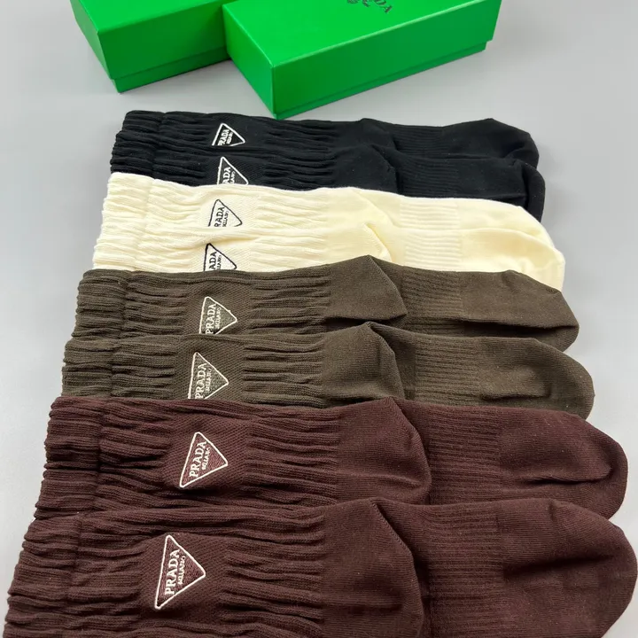 スーパーコピー プラダ 靴下