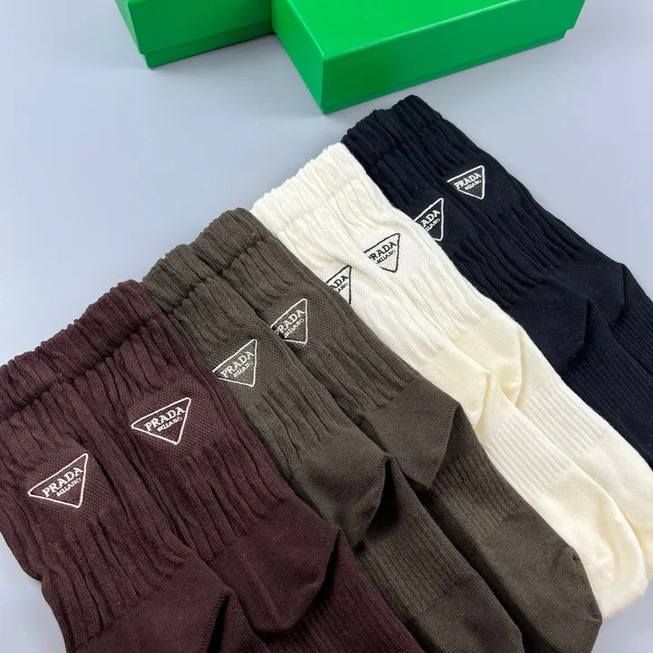 スーパーコピー プラダ 靴下