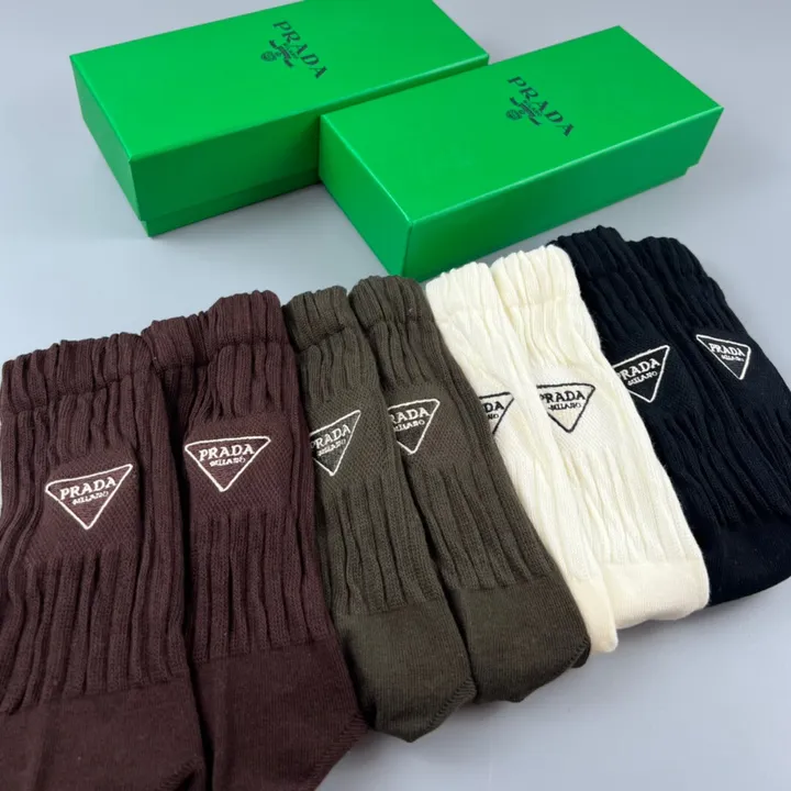スーパーコピー プラダ 靴下