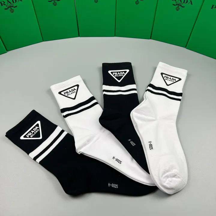 スーパーコピー プラダ 靴下