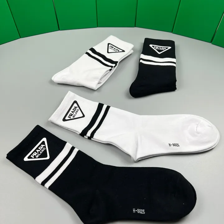 スーパーコピー プラダ 靴下