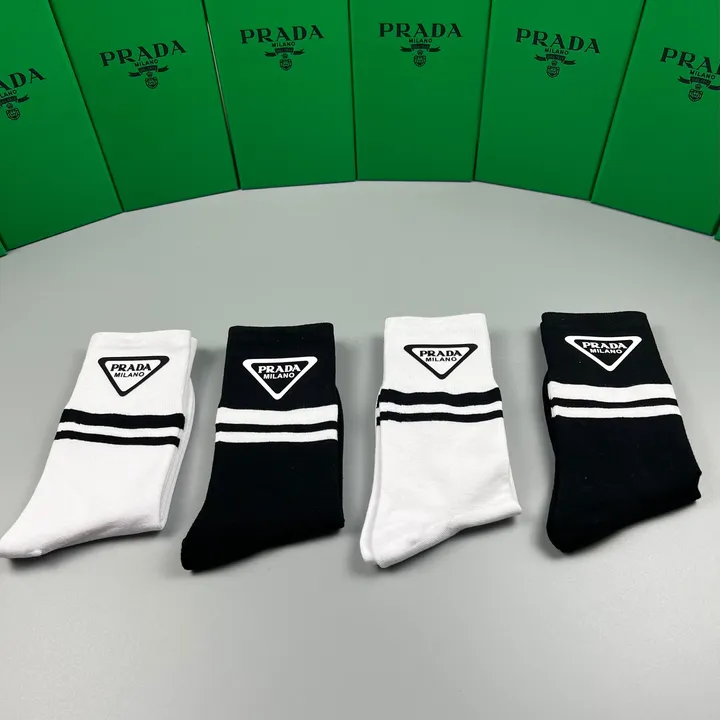 スーパーコピー プラダ 靴下