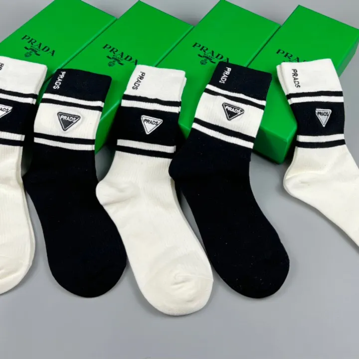 スーパーコピー プラダ 靴下