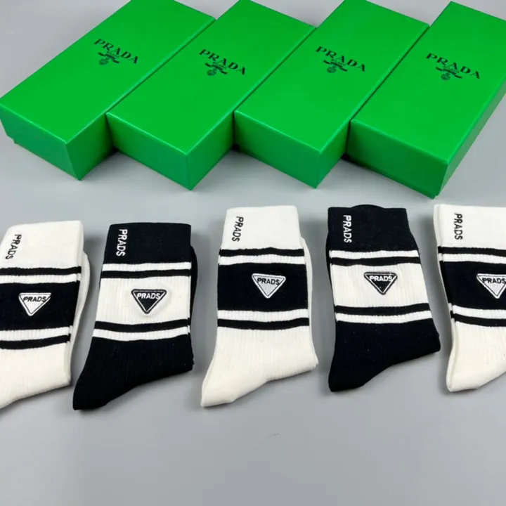 スーパーコピー プラダ 靴下