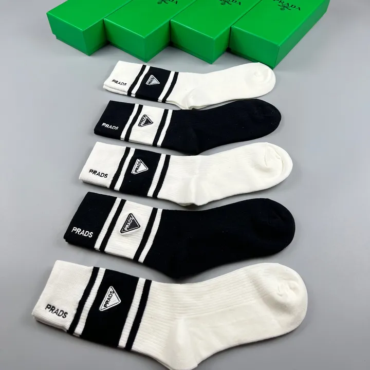 スーパーコピー プラダ 靴下