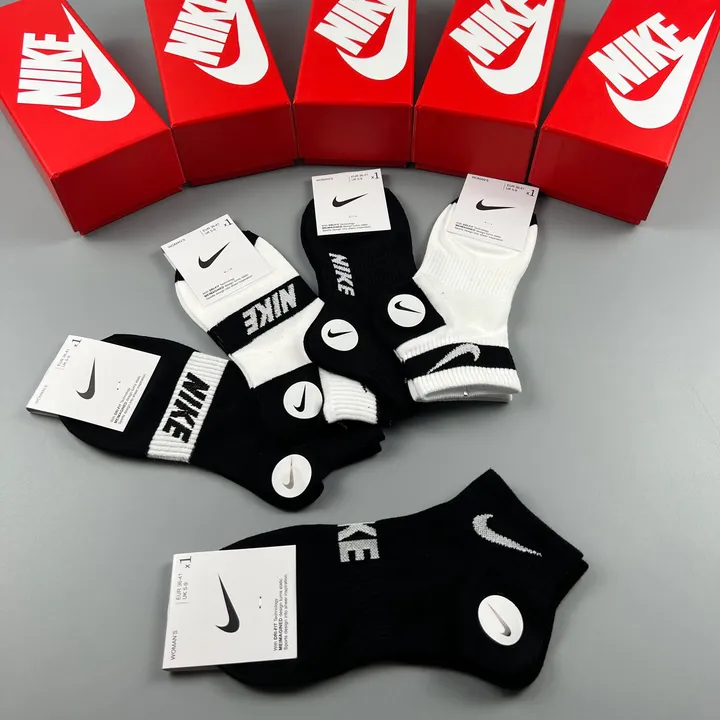スーパーコピー ナイキ 靴下