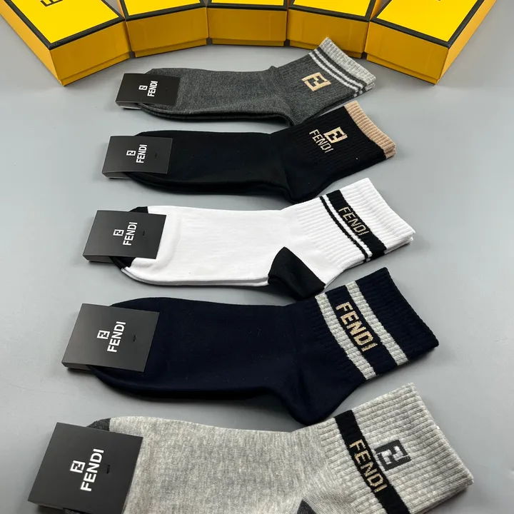 スーパーコピー フェンディ 靴下