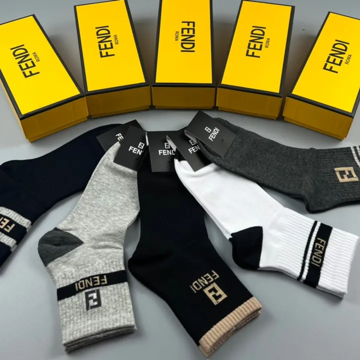 スーパーコピー フェンディ 靴下