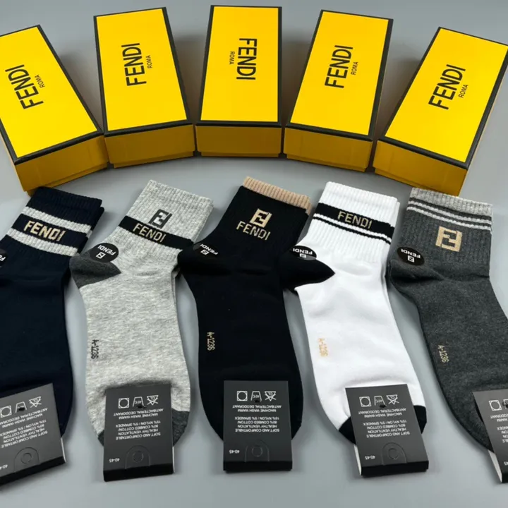 スーパーコピー フェンディ 靴下