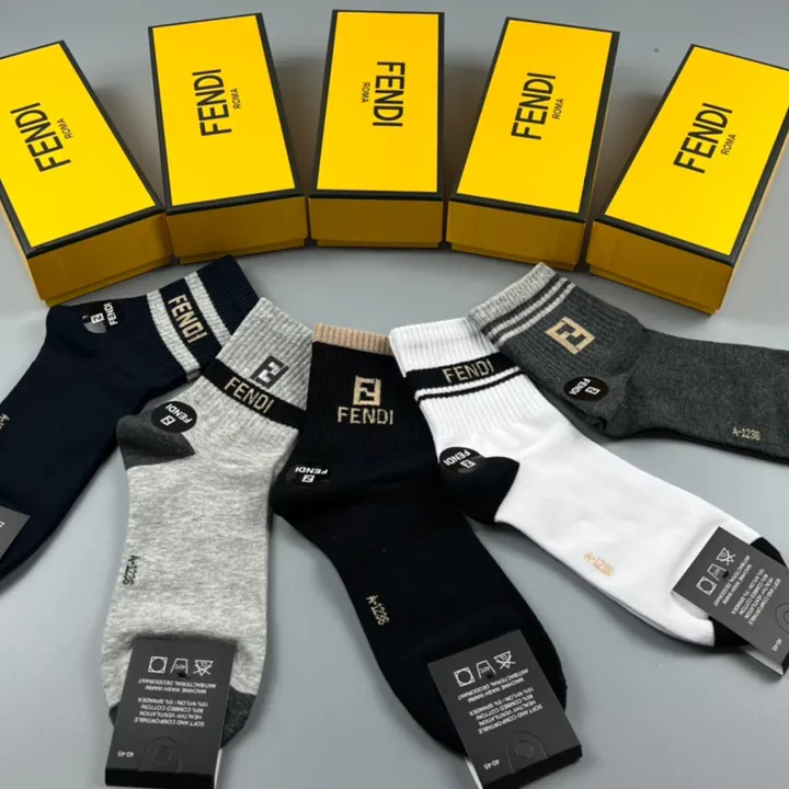 スーパーコピー フェンディ 靴下