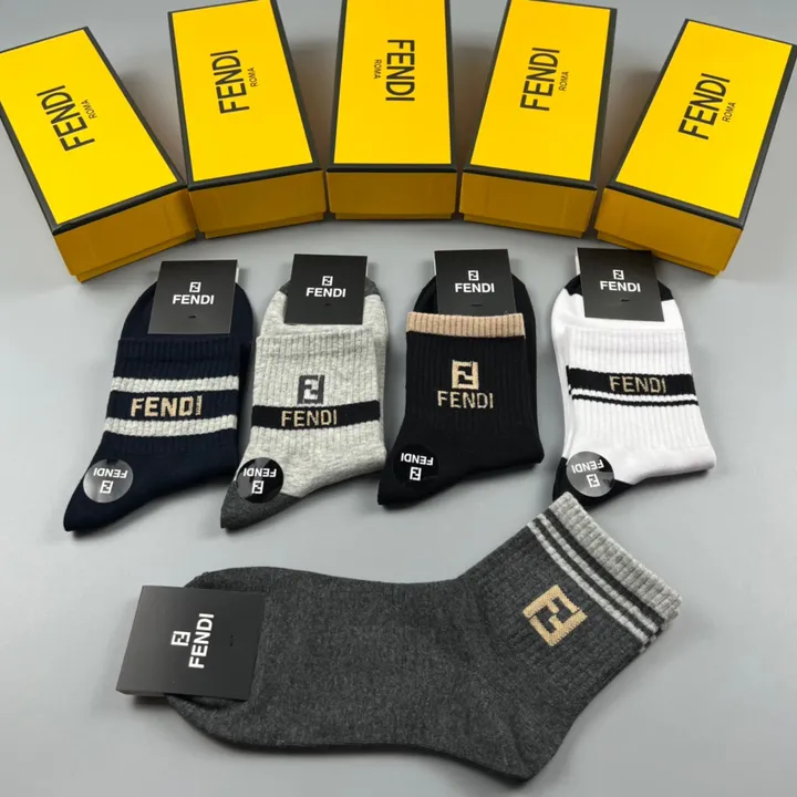 スーパーコピー フェンディ 靴下