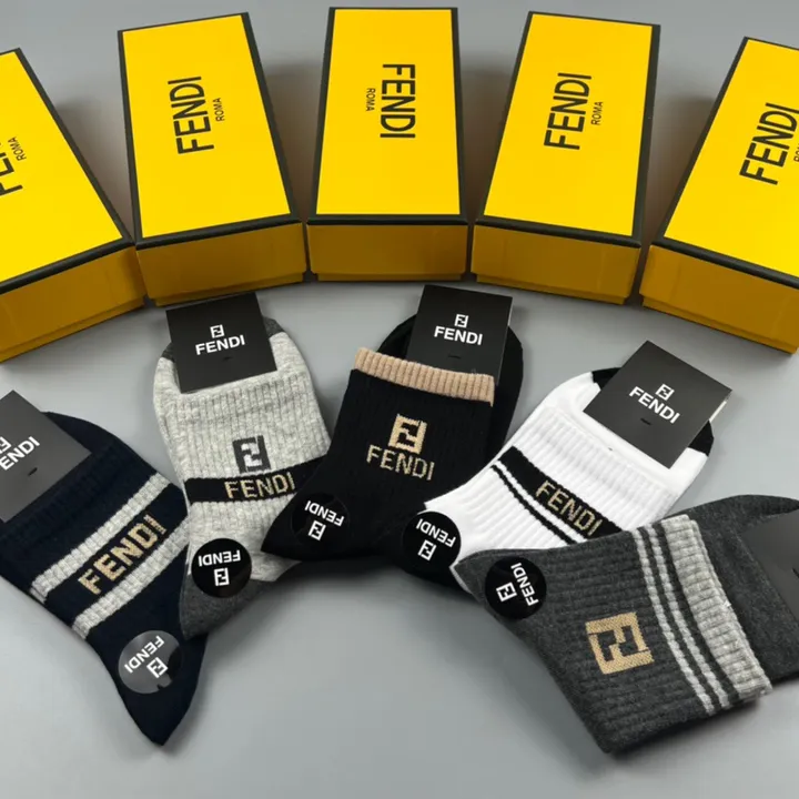スーパーコピー フェンディ 靴下