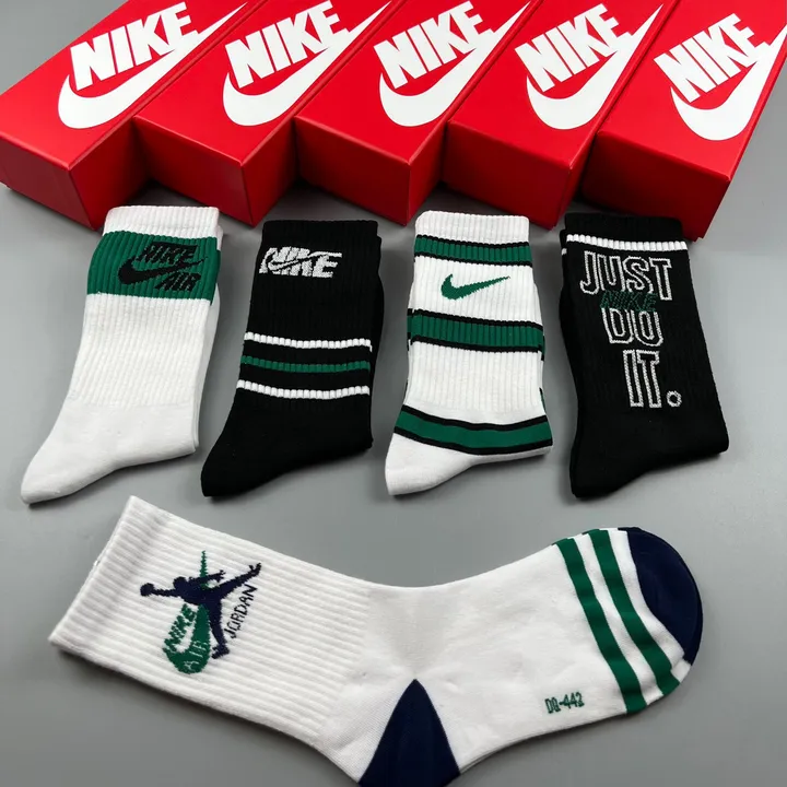 スーパーコピー ミュウミュウ 靴下