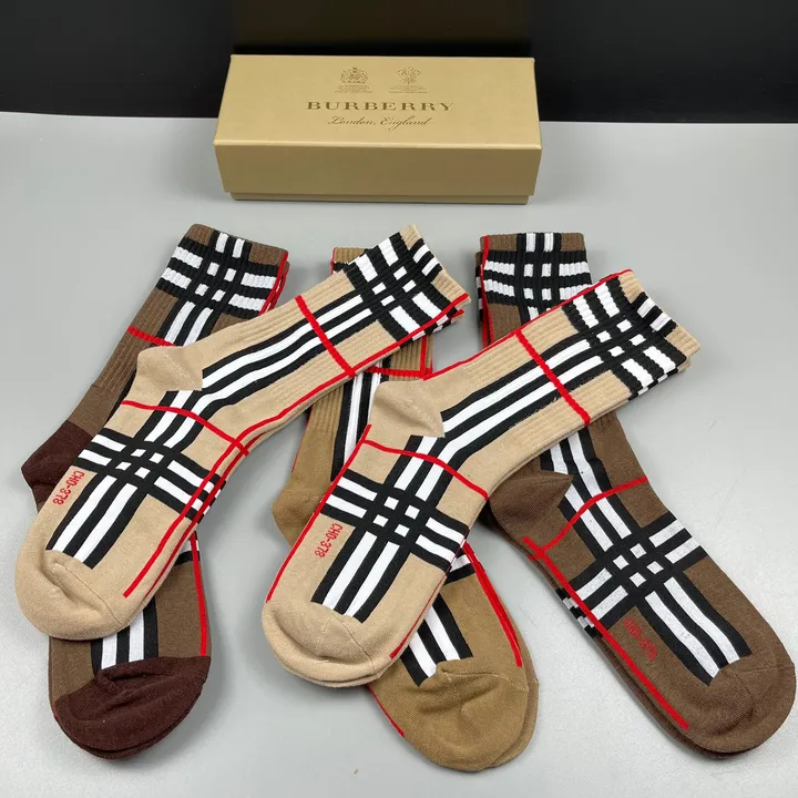 スーパーコピー プラダ 靴下