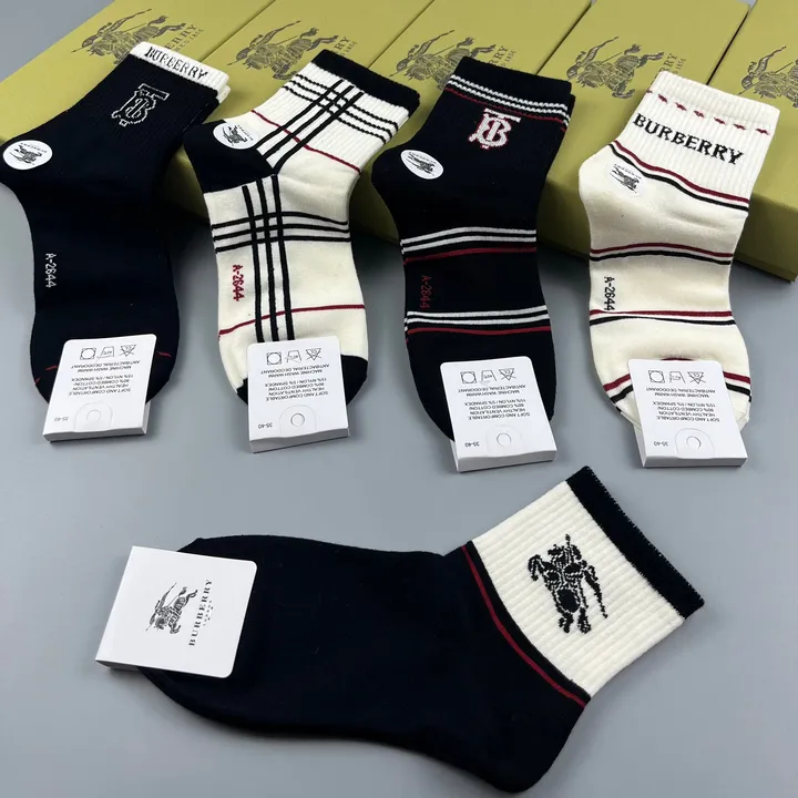 スーパーコピー バーバリー ス 靴下