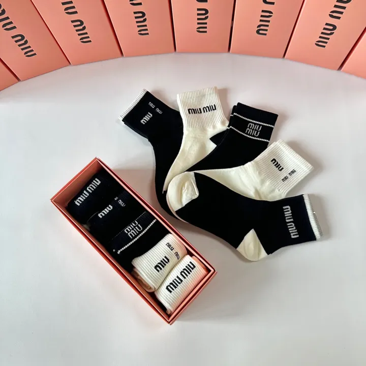 スーパーコピー ミュウミュウ 靴下
