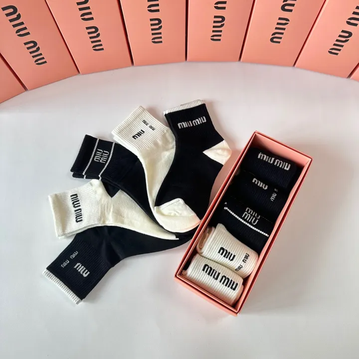 スーパーコピー ミュウミュウ 靴下