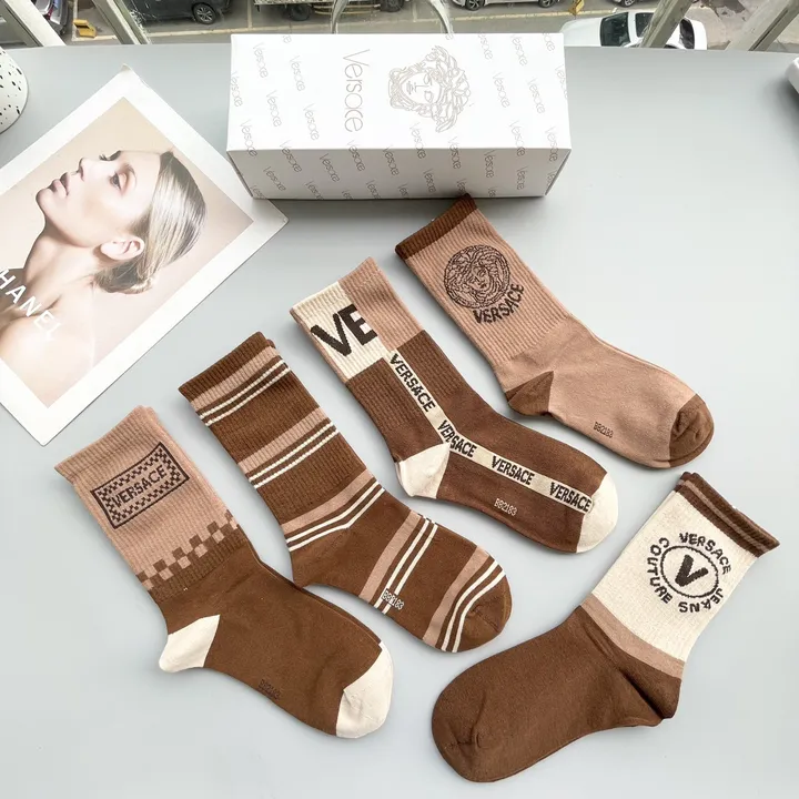 スーパーコピー ヴェルサーチ 靴下