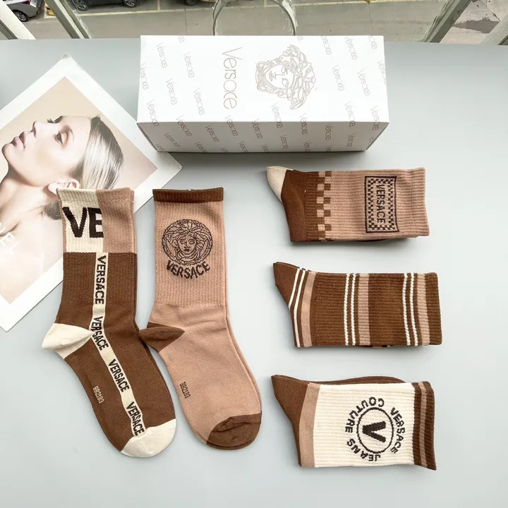 スーパーコピー ヴェルサーチ 靴下