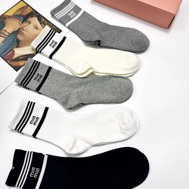 スーパーコピー ミュウミュウ 靴下