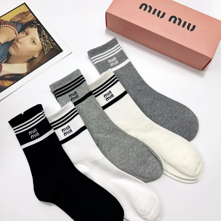 スーパーコピー ミュウミュウ 靴下