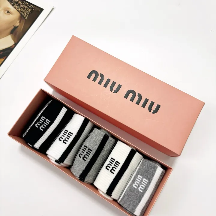 スーパーコピー ミュウミュウ 靴下