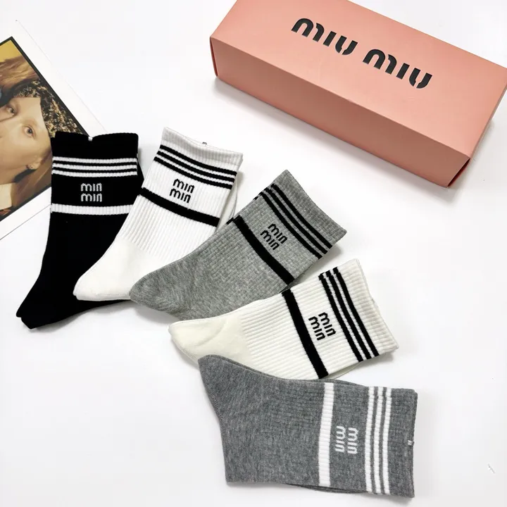 スーパーコピー ミュウミュウ 靴下