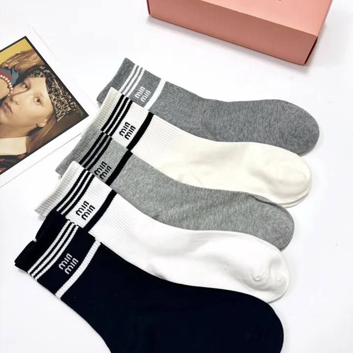 スーパーコピー ミュウミュウ 靴下