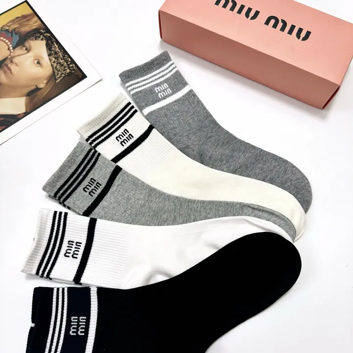 スーパーコピー ミュウミュウ 靴下