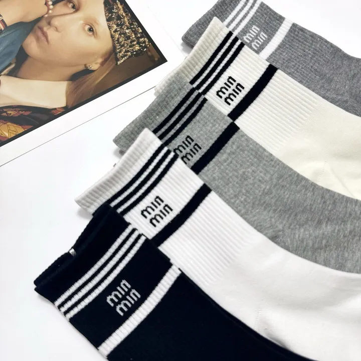 スーパーコピー ミュウミュウ 靴下