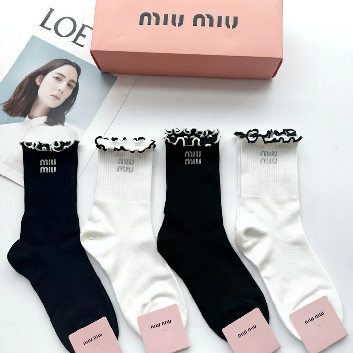 スーパーコピー ミュウミュウ 靴下