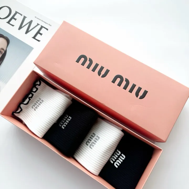 スーパーコピー ミュウミュウ 靴下