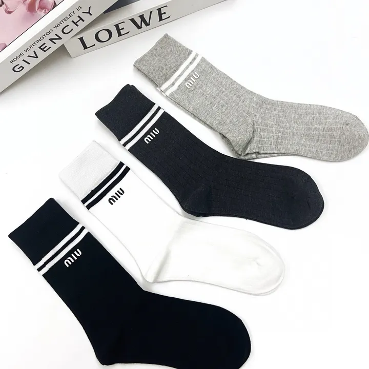 スーパーコピー ミュウミュウ 靴下