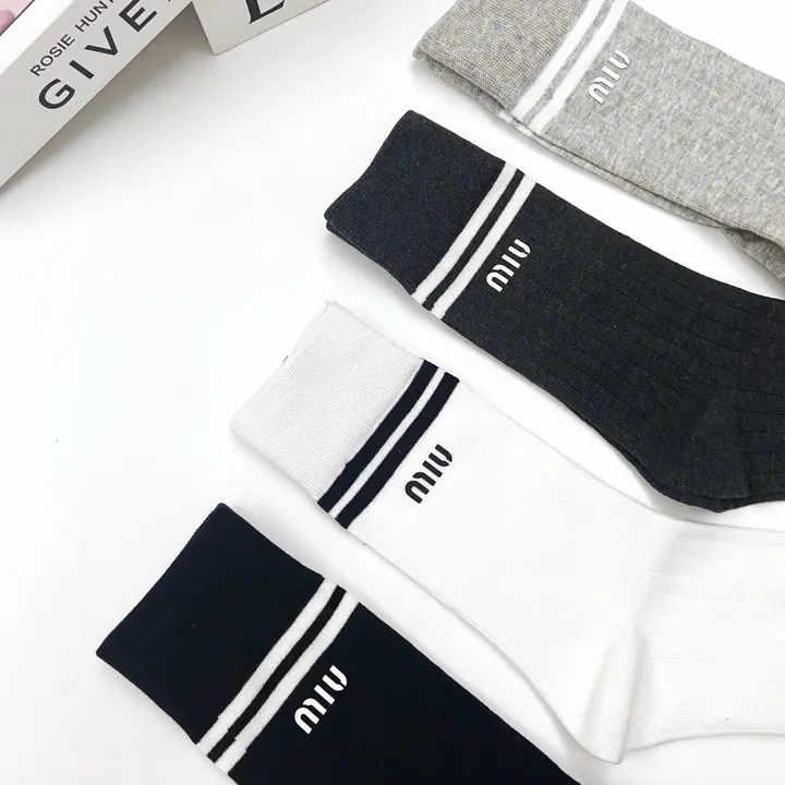 スーパーコピー ミュウミュウ 靴下