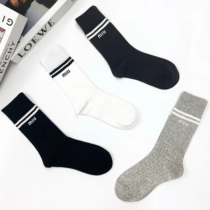 スーパーコピー ミュウミュウ 靴下