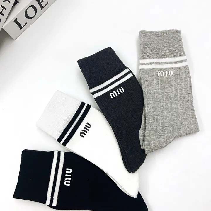 スーパーコピー ミュウミュウ 靴下