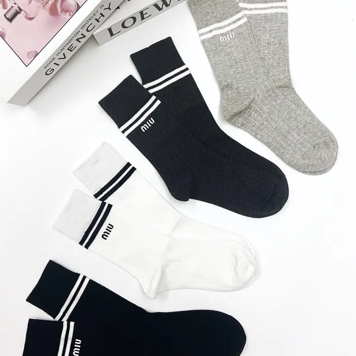 スーパーコピー ミュウミュウ 靴下