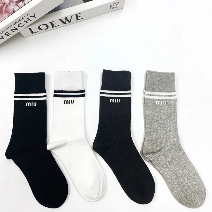 スーパーコピー ミュウミュウ 靴下