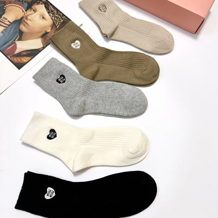 スーパーコピー ミュウミュウ 靴下