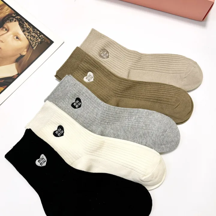 スーパーコピー ミュウミュウ 靴下