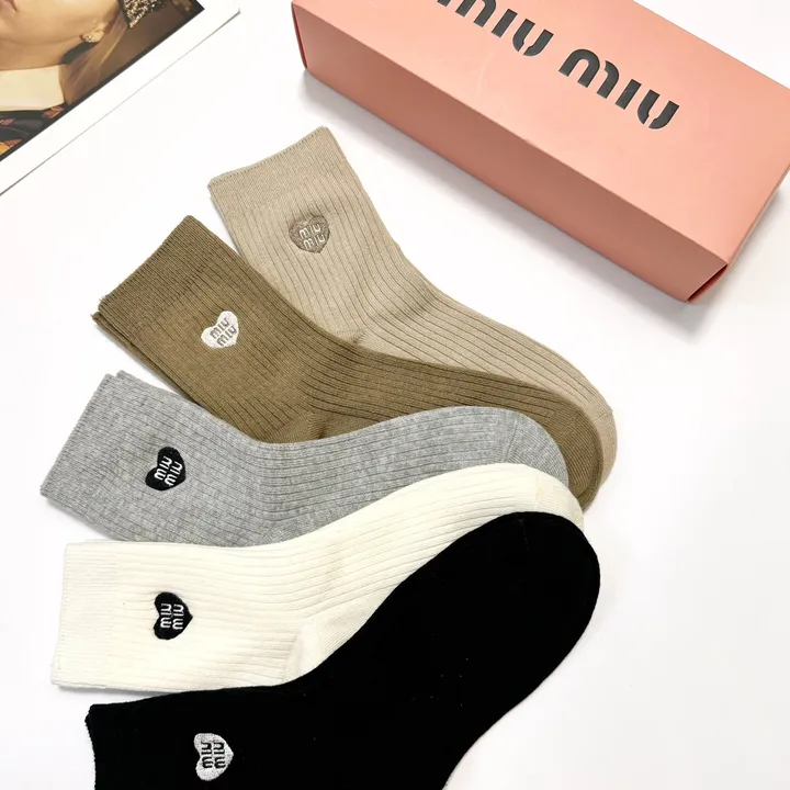 スーパーコピー ミュウミュウ 靴下