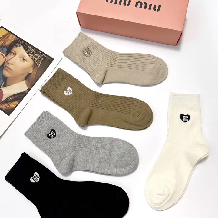 スーパーコピー ミュウミュウ 靴下