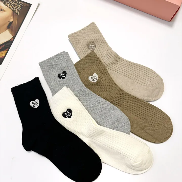 スーパーコピー ミュウミュウ 靴下