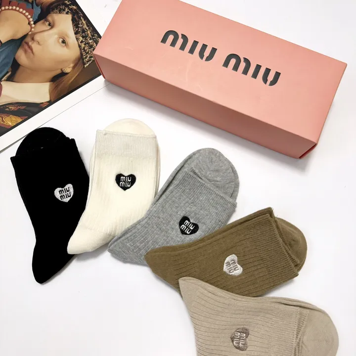 スーパーコピー ミュウミュウ 靴下