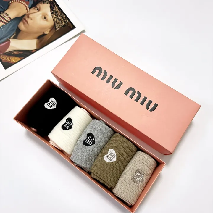 スーパーコピー ミュウミュウ 靴下