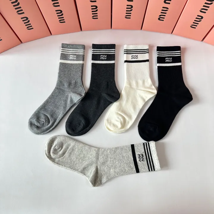 スーパーコピー ミュウミュウ 靴下