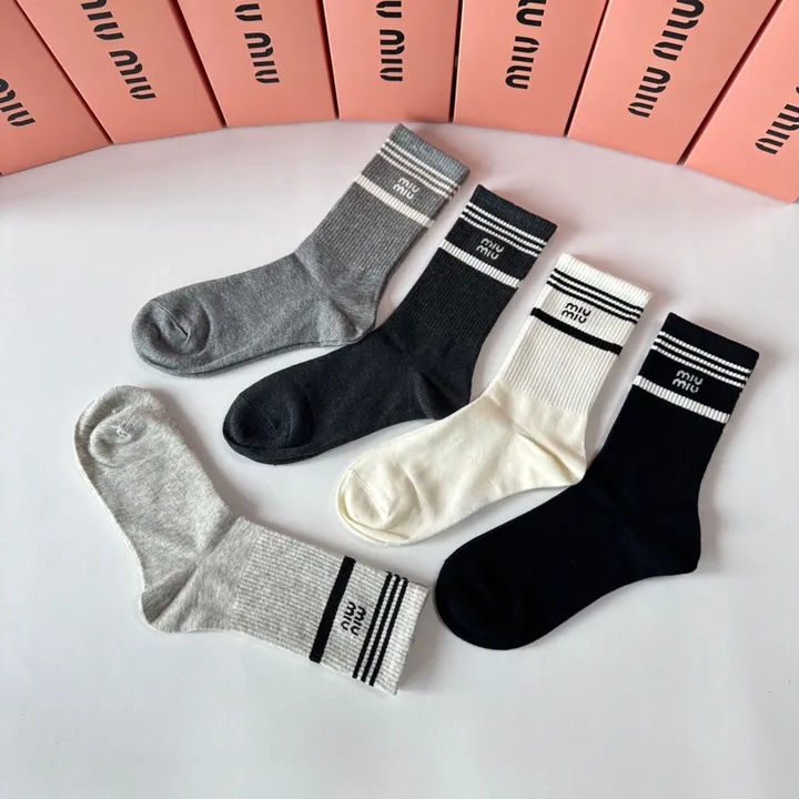 スーパーコピー ミュウミュウ 靴下