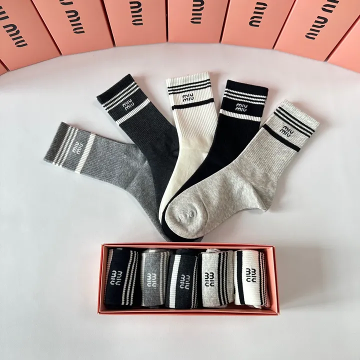 スーパーコピー ミュウミュウ 靴下