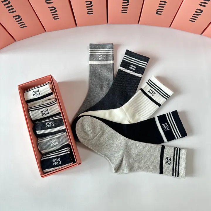 スーパーコピー ミュウミュウ 靴下