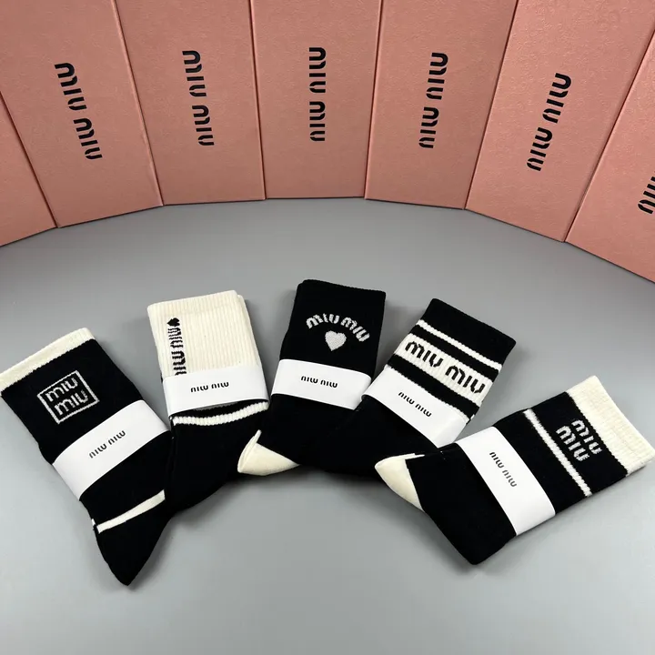 スーパーコピー ミュウミュウ 靴下